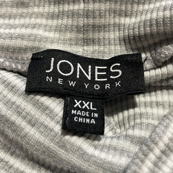 Jones New York Stripped Turtleneck - Picture 4 of 7
